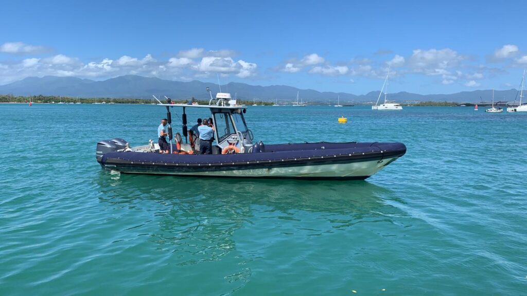 bateau de la gendarmerie assurant des contrôles en mer - Agrandir l'image, fenêtre modale